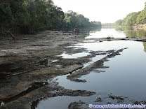 Rio Mogi Guaçu mostra o leito rochoso na maior estiagem das últimas décadas