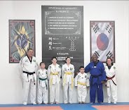 Academia Osni Martins de Taekwondo de Porto Ferreira realiza exame de graduação de alunos